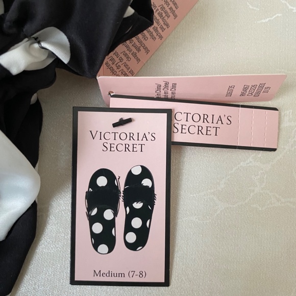 LOVELY LADIES “VICTORIA SECRET” SIZE M (7-8) SLIPPERS WITH MATCHING BAG~NEW - Picture 7 of 10